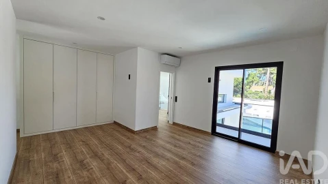 Moradia T4 para Venda em Corroios