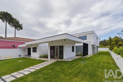 Moradia T4 para Venda em Corroios