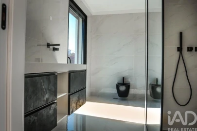 Moradia T4 para Venda em Corroios