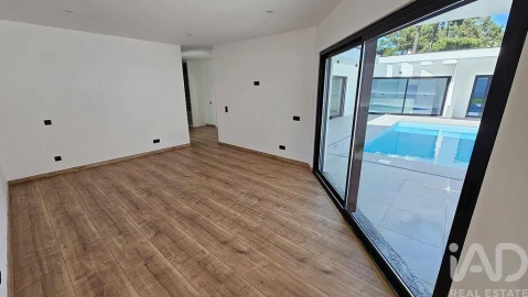 Moradia T4 para Venda em Corroios