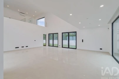 Moradia T4 para Venda em Corroios