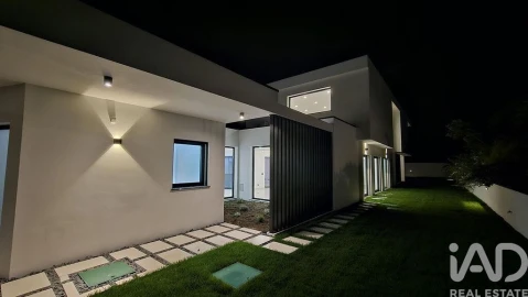 Moradia T4 para Venda em Corroios