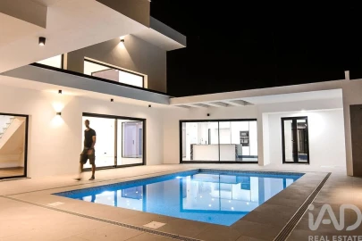 Moradia T4 para Venda em Corroios