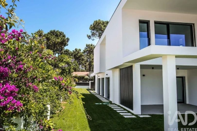 Moradia T4 para Venda em Corroios