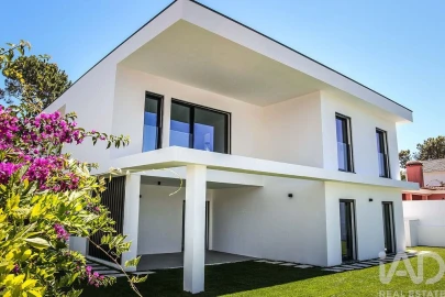 Moradia T4 para Venda em Corroios