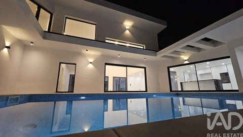 Moradia T4 para Venda em Corroios