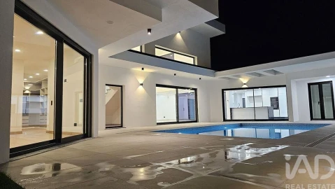 Moradia T4 para Venda em Corroios