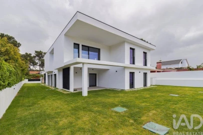 Moradia T4 para Venda em Corroios