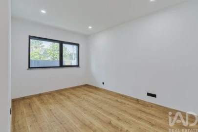 Moradia T4 para Venda em Corroios