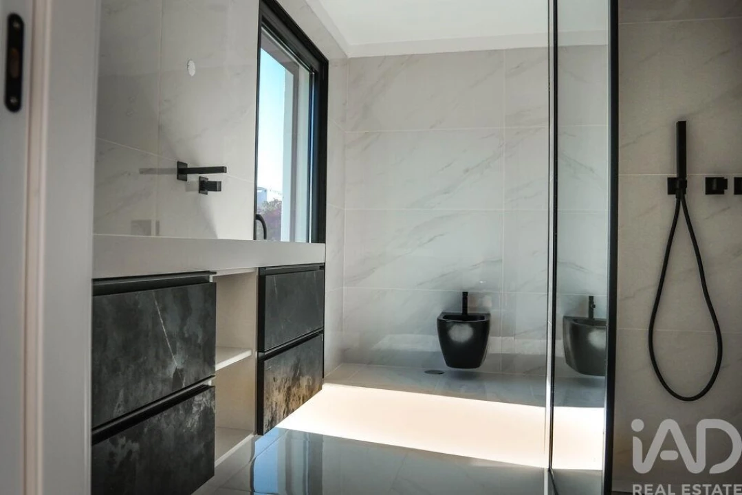 Moradia T4 para Venda em Corroios Foto 15