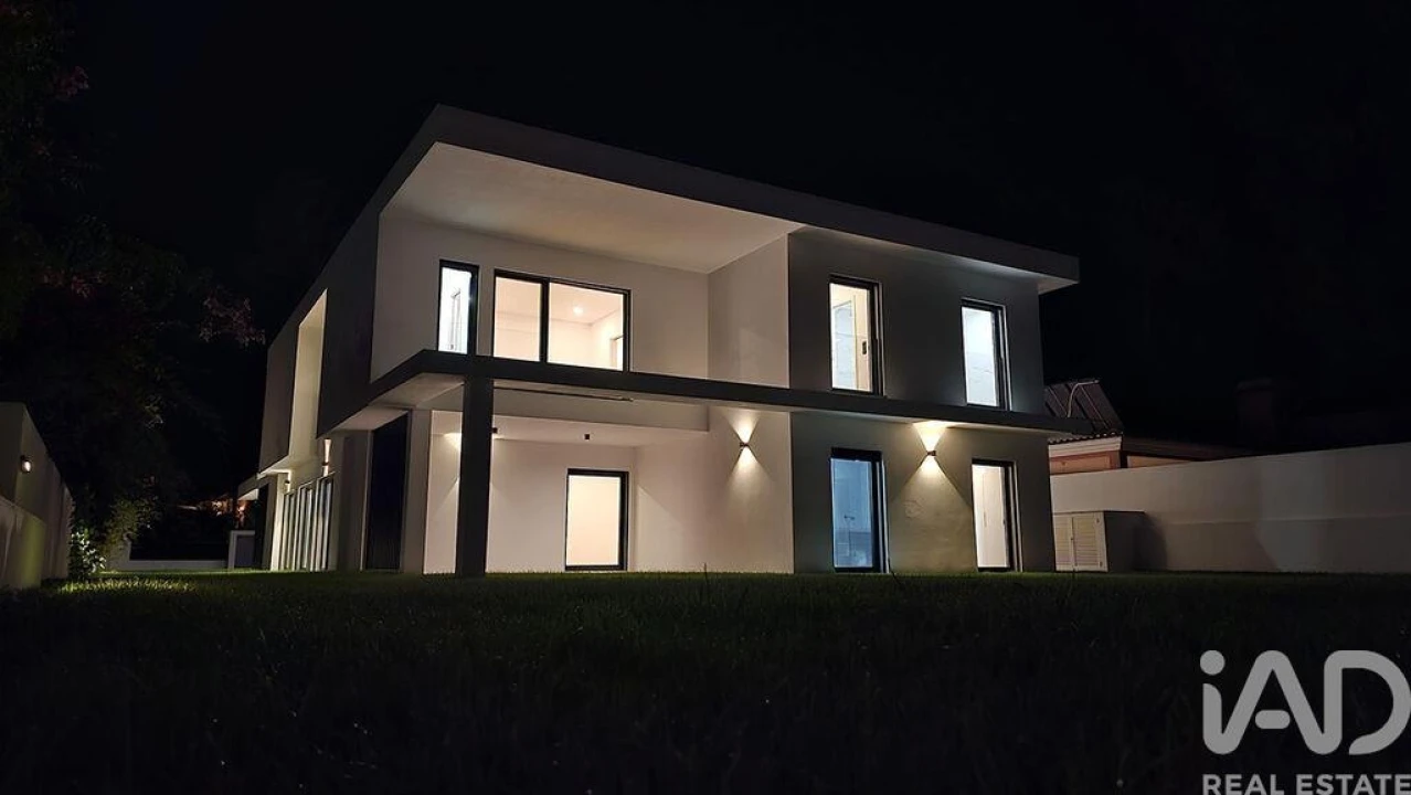 Moradia T4 para Venda em Corroios Foto 31