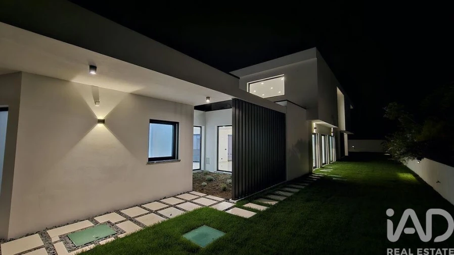 Moradia T4 para Venda em Corroios Foto 29