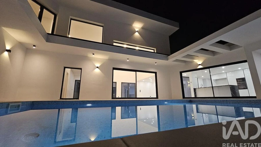 Moradia T4 para Venda em Corroios Foto 25