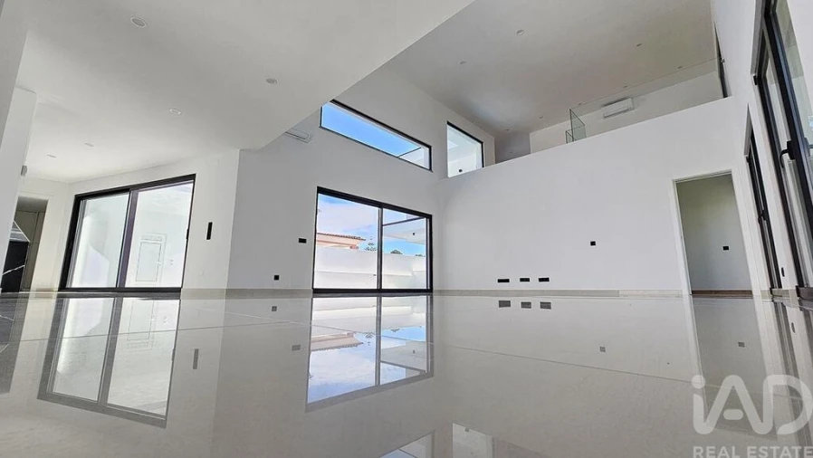 Moradia T4 para Venda em Corroios Foto 17