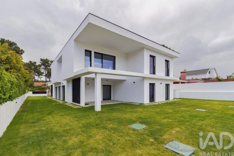 Moradia T4 para Venda em Corroios