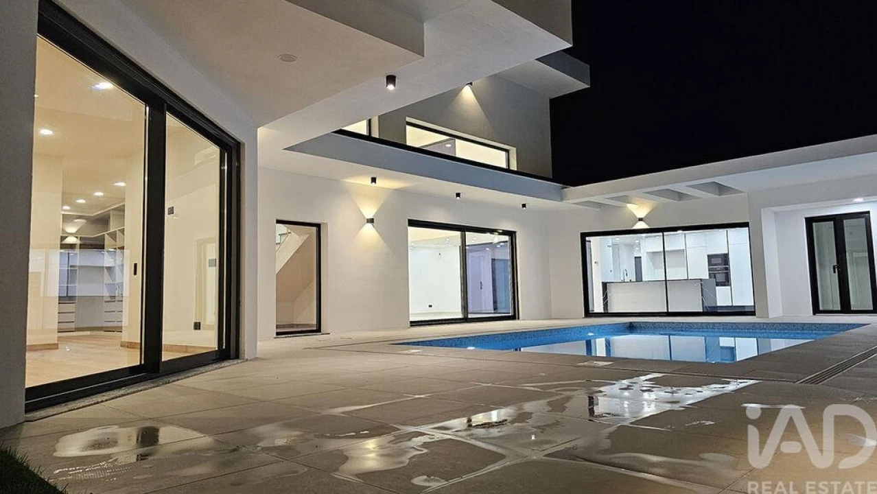 Moradia T4 para Venda em Corroios Foto 28