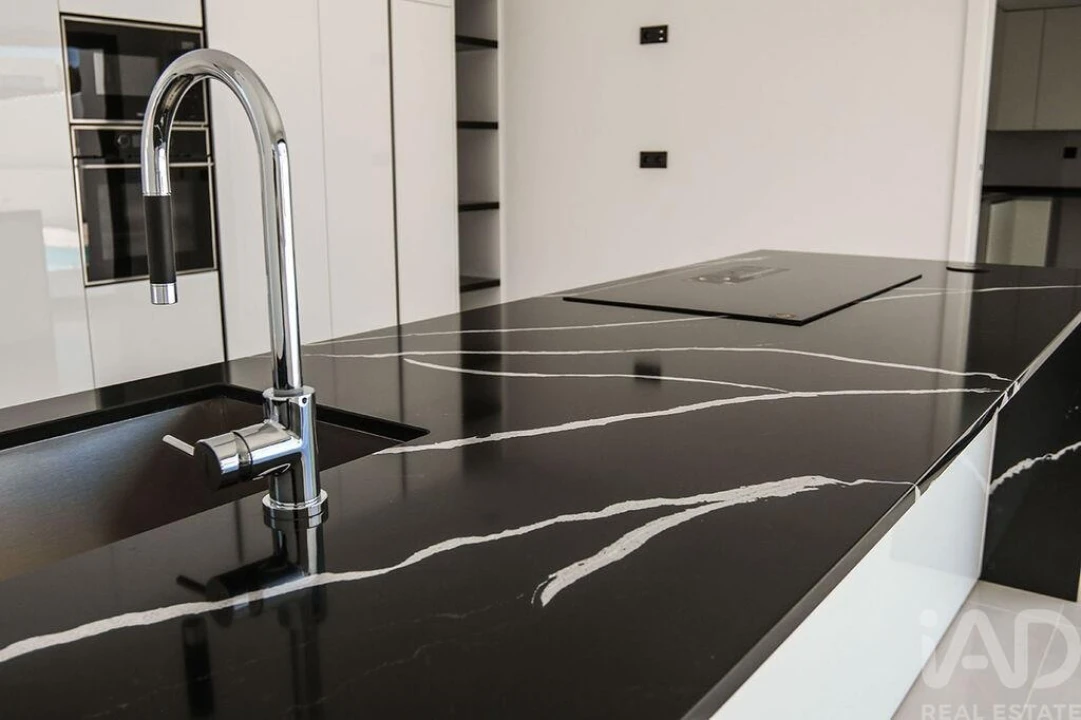 Moradia T4 para Venda em Corroios Foto 9