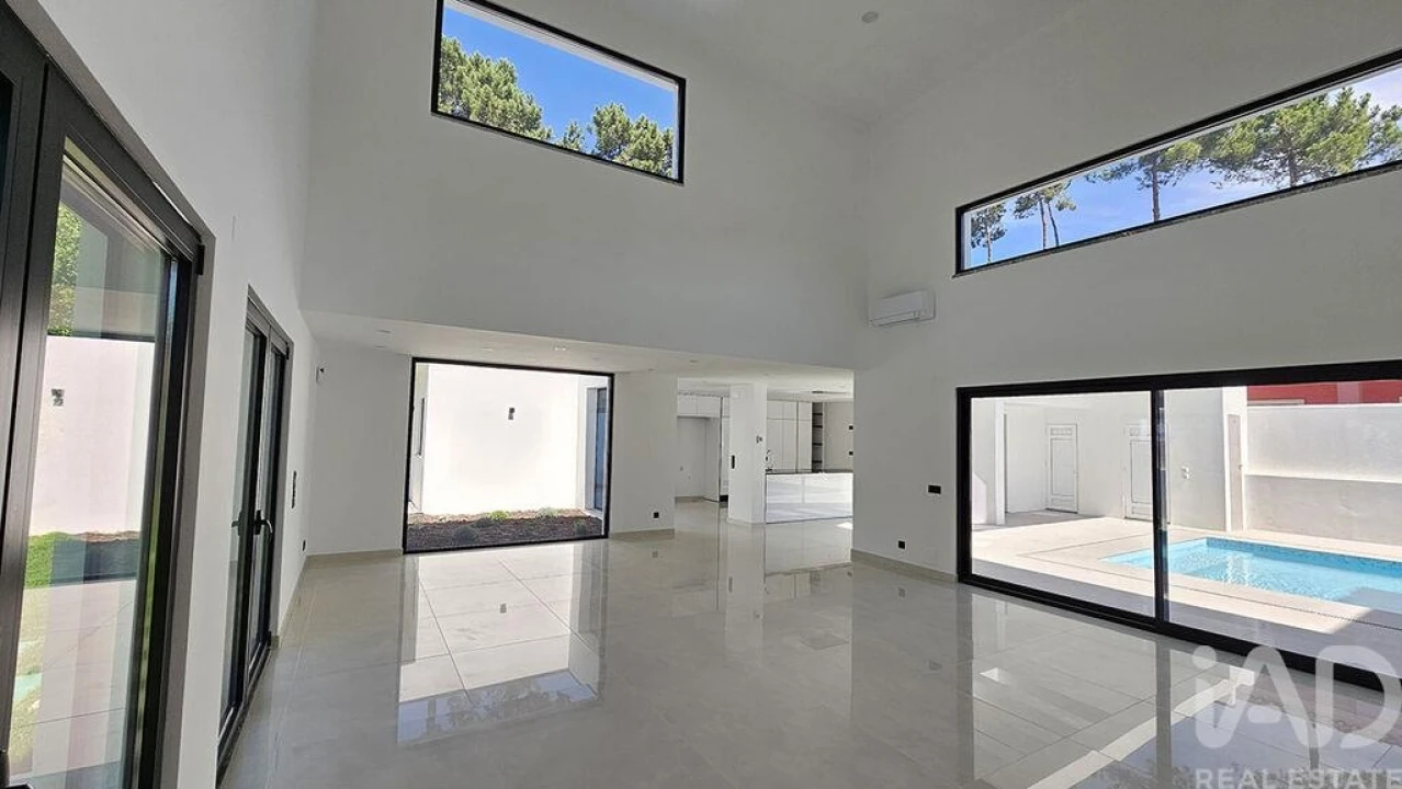 Moradia T4 para Venda em Corroios Foto 16