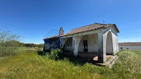 Moradia T3 para Venda em Torre de Coelheiros