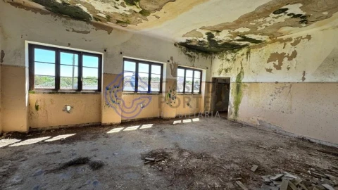 Moradia T3 para Venda em Torre de Coelheiros