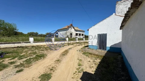 Moradia T3 para Venda em Torre de Coelheiros