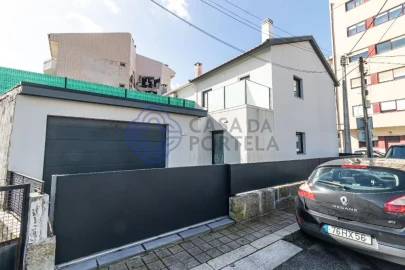 Moradia T2 para Venda em Santa Marinha e São Pedro da Afurada