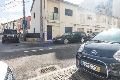 Moradia T2 para Venda em Santa Marinha e São Pedro da Afurada