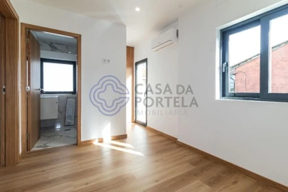 Moradia T2 para Venda em Santa Marinha e São Pedro da Afurada