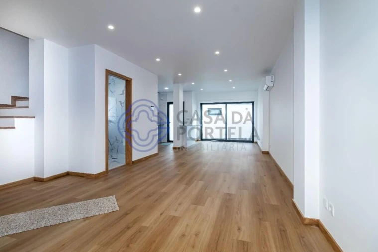 Moradia T2 para Venda em Santa Marinha e São Pedro da Afurada Foto 2