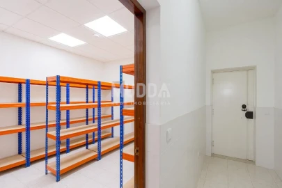 Armazém para Venda em Valega