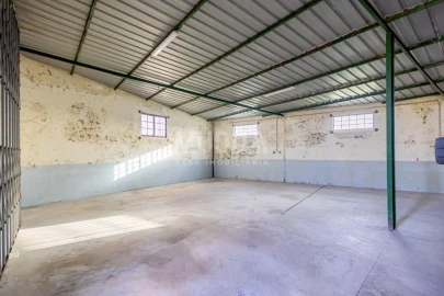 Armazém para Venda em Valega