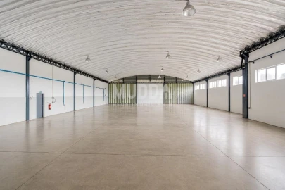 Armazém para Venda em Valega