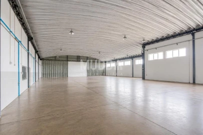 Armazém para Venda em Valega