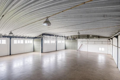 Armazém para Venda em Valega