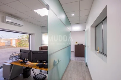 Armazém para Venda em Valega