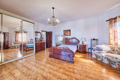 Moradia T5 para Venda em Charneca de Caparica e Sobreda