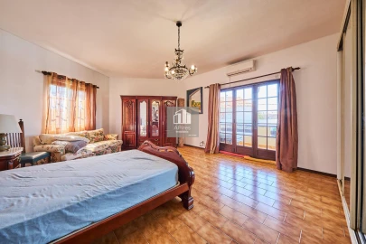 Moradia T5 para Venda em Charneca de Caparica e Sobreda