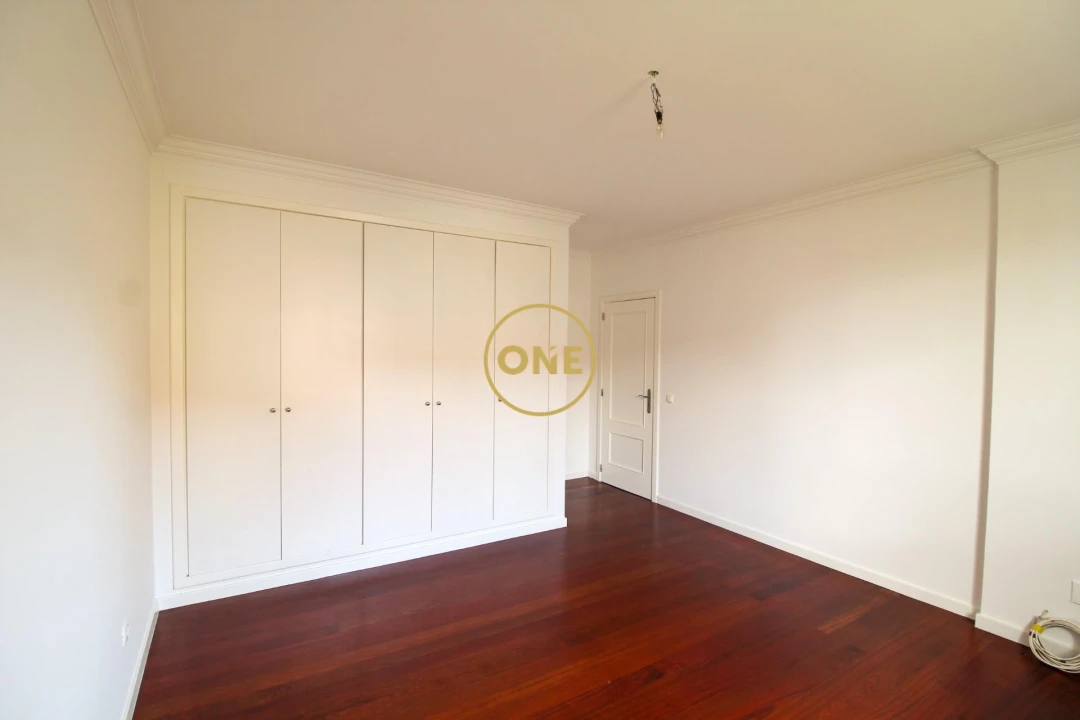 Moradia T4 para Venda em Caniço Foto 16