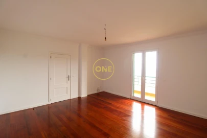 Moradia T4 para Venda em Caniço