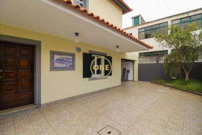 Moradia T4 para Venda em Caniço