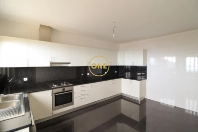 Moradia T4 para Venda em Caniço