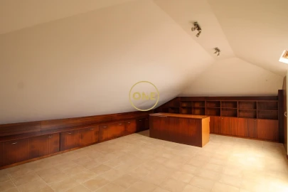 Moradia T4 para Venda em Caniço