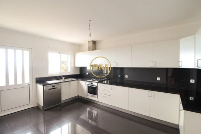 Moradia T4 para Venda em Caniço