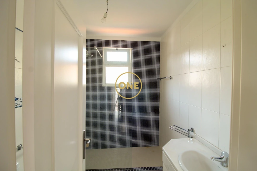 Moradia T4 para Venda em Caniço Foto 17