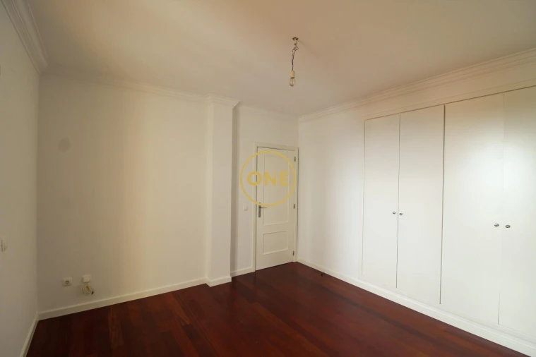 Moradia T4 para Venda em Caniço Foto 11