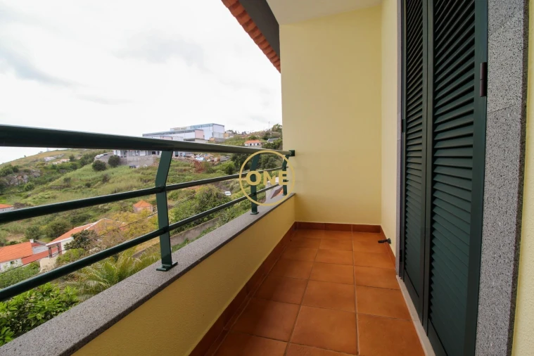 Moradia T4 para Venda em Caniço Foto 12