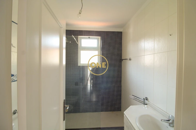 Moradia T4 para Venda em Caniço Foto 17