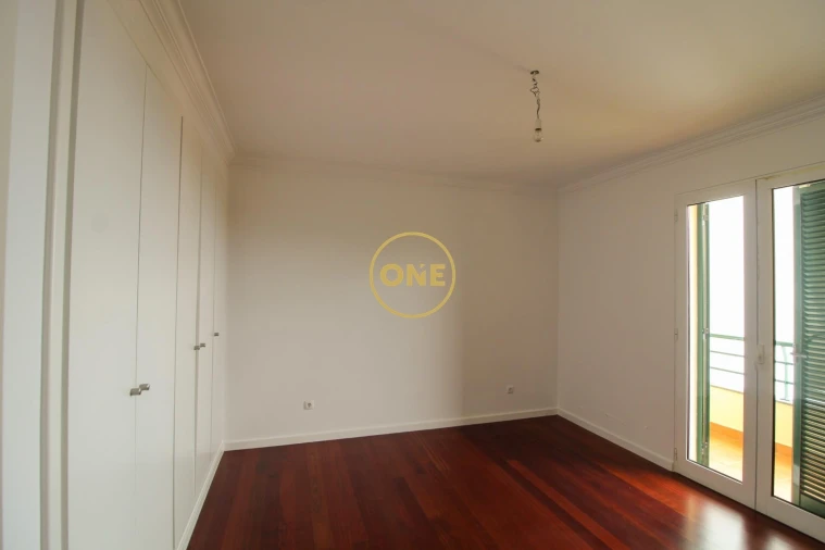 Moradia T4 para Venda em Caniço Foto 10