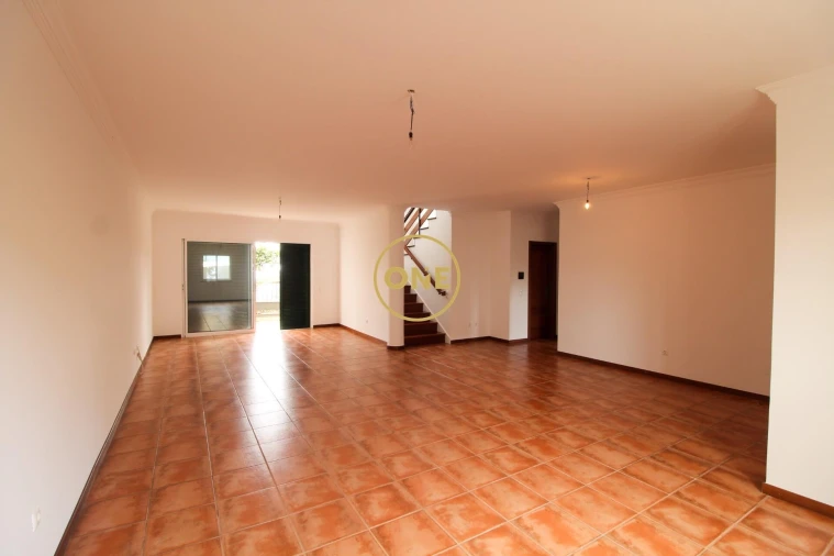 Moradia T4 para Venda em Caniço Foto 4