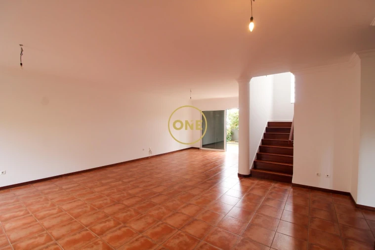 Moradia T4 para Venda em Caniço Foto 3